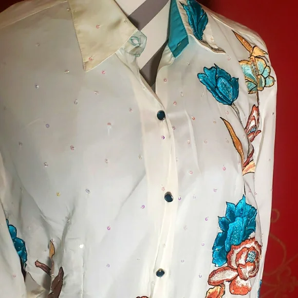 Vintage collection  blouse. - Picture 3 of 8